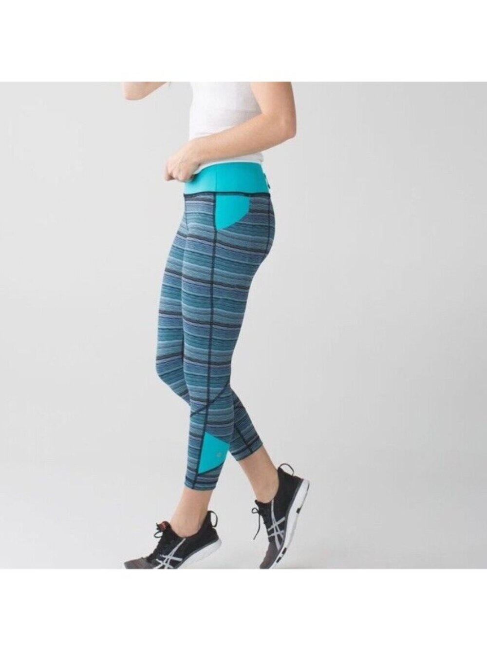 Lululemon Size 2 Peacock Blue Pace Rival Crop Leggings Active Atheltic Pockets